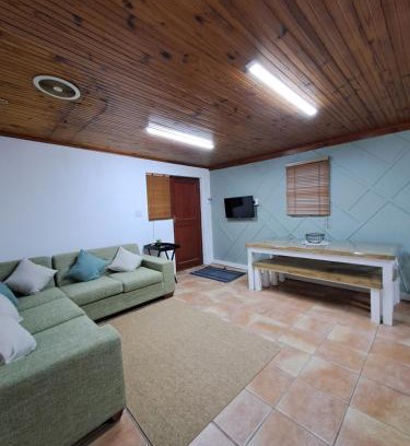 Lansdowne House | Azzure Apartments 4 sleeper Crawford