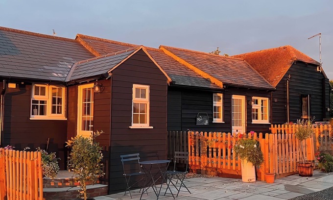 Howlett End Cottage | B&B 1, romantic, with a garden in Great Sampford
