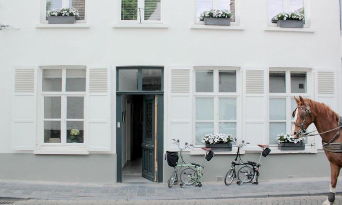 Historical Center Bruges Bed & Breakfast | B&B Alphabet - Luxury Guesthouse and Art Gallery