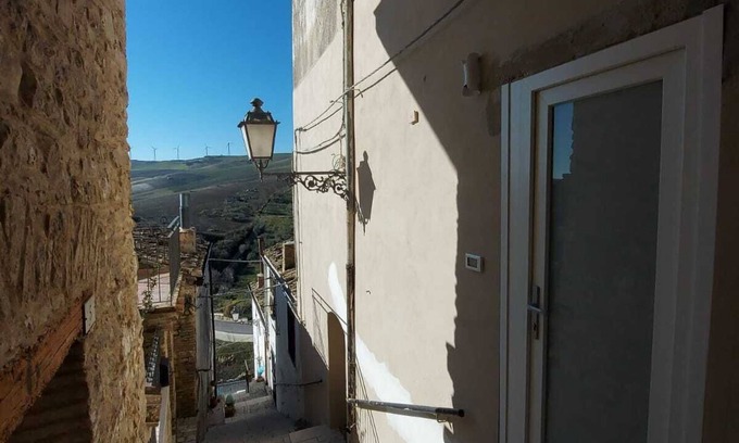 Pietramontecorvino House | B&B Black & White