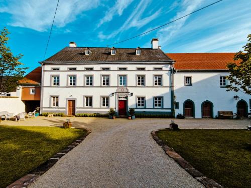 Feilsdorf Bed & Breakfast | B&B Gutshaus De La Fontaine