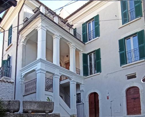 Rocca di Mezzo Bed & Breakfast | B&B Il Cardinale