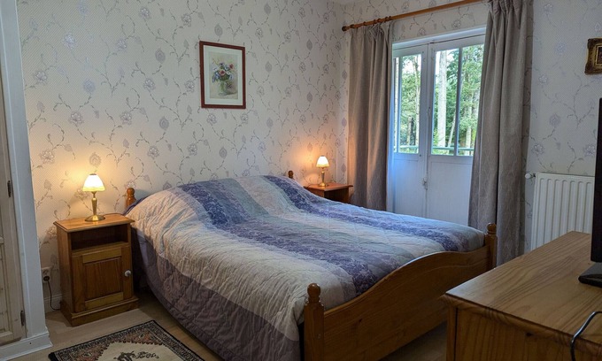 Ligny-le-Ribault Bed & Breakfast | B&B Room 'Perle' with WiFi, TV, breakfast included