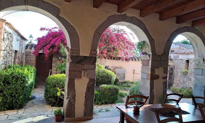 Nureci Bed & Breakfast | B&B S'Omu Antiga