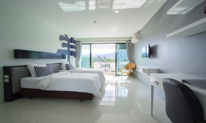 Wichit Apartment | B Deluxe Studio pool & kitchen