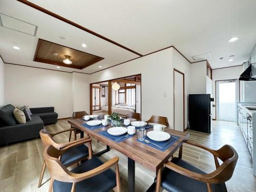 Hiroshima City Centre Apartment | b hotel Life Gate - Expansive 4BR Apartment in Vibrant Nakamachi