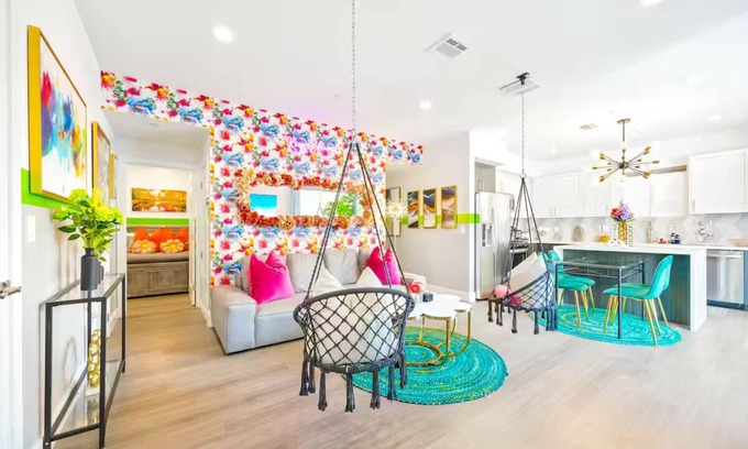 North Hollywood House | B. InstaWorthy NoHo Gem: Near Universal Studios - Hot Tub - BBQ - Free Parking!