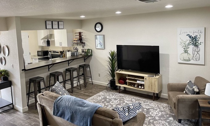 Redding House | B. Newly Updated 2br Condo In Quiet Neighborhood Centralized Location w/ Hot Tub