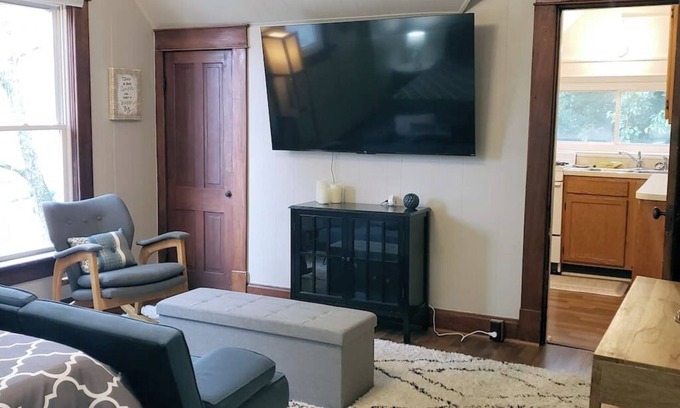 Bloomington Apartment | B-town Cozy Quarters