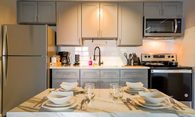 Columbus Apartment | B&W | King Suite - 10 mins to Ft Moore