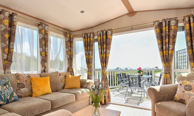 Mynytho Ski Chalet | B12, Tal y Fan in the beautiful Pwllheli