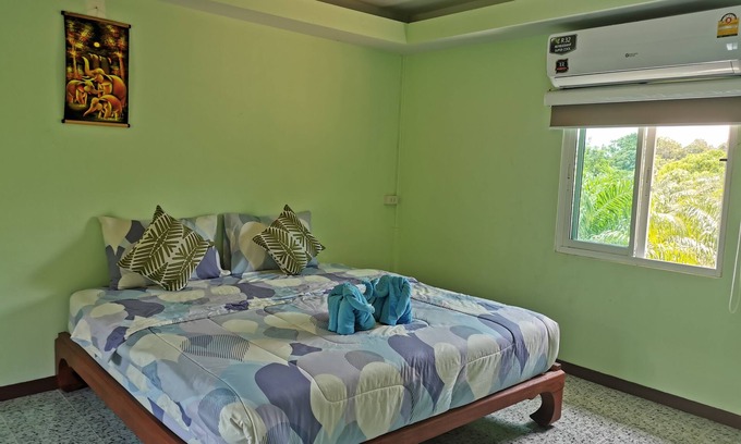 Ko Lanta House | Baan Nomtham, with Hill view, Kitcken, Free Wifi & Smart TV