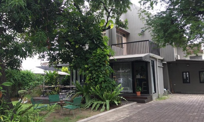 Thanon Nakhon Chai Si Bed & Breakfast | Baan Ongkharak bed & breakfast