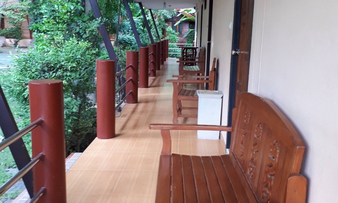 Ban Pong Hotel | Baan Rimnam Resort