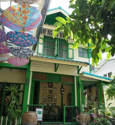 Dusit Bed & Breakfast | Baan Tepa Boutique House