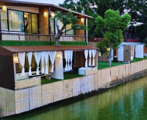 Chai Badan Resort | Baanrimnam Resort Lopburi