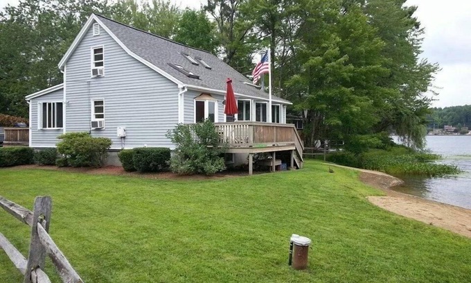 Amherst House | *~Baboosic Lake Waterfront Rental~*