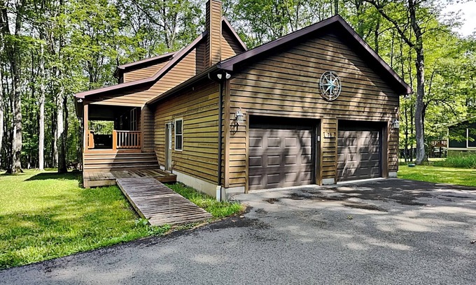 Swanton House | Baby Bear | Hot Tub, Fire Pit, Game Room