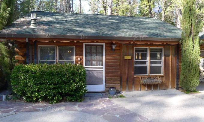 Nevada City Cabin | Baby Bear's Cottage w/private hot tub
