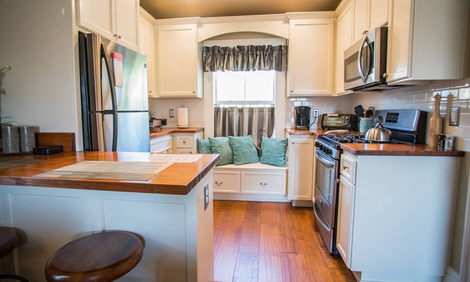 Paso Robles Apartment | Baby Bliss-All the Bliss you need, in downtown Paso Robles!