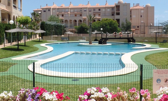 Muchamiel Apartment | ★ Baby friendly★ 3 Bedrooms, Air cond, Pool, Wifi, Toys, garage
