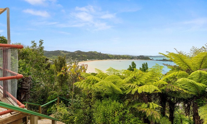 Oakura House | Bach and Relax - Oakura Holiday Home