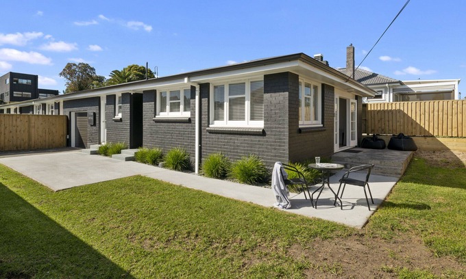 Mount Maunganui House | Bach on Pitau - Mt Maunganui Holiday Home