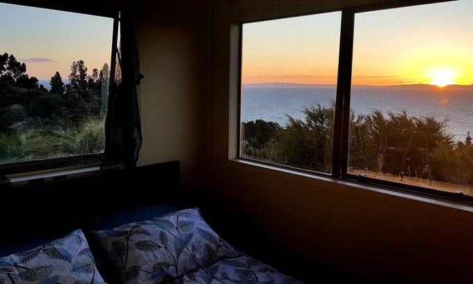 Waiomu Cabin | Bach with Stunning Sea Views in Conscious Community