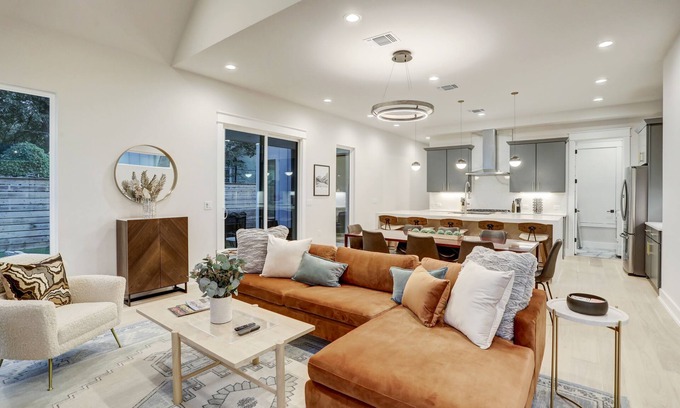 Holly House | Bachelor/ette House — East Downtown