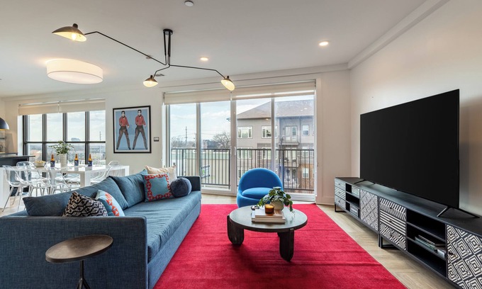 Historic Edgefield Apartment | Bachelor Party Pad, 5 Minutes to Broadway + Private Balcony | Last Call