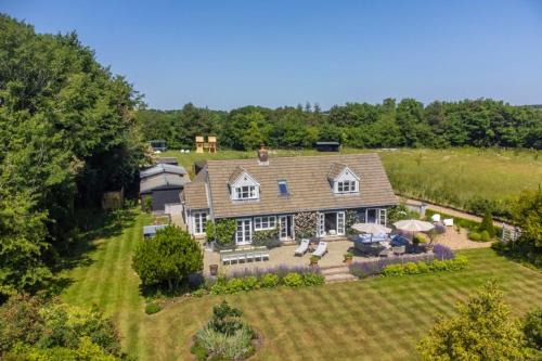 Hundon House | Bachelors Lodge