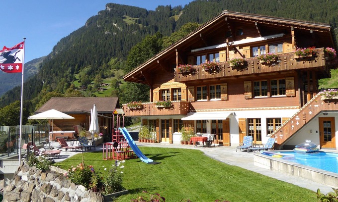 Grindelwald Apartment | Bachsbort - everything you could wish for, panoramic views, swimming pool, Jacuzzi.
