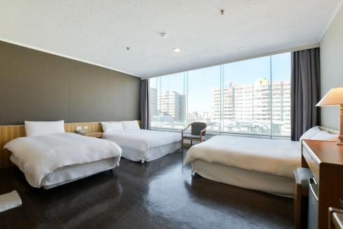West District Hotel | Back Home Hotel