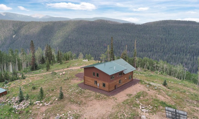 Eagle County House | Backcountry cabin in private location with full kitchen & mountain views