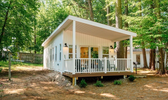 Mayfield House | Backwoods Retreat | Abutus Lake | Pontoon Rentals