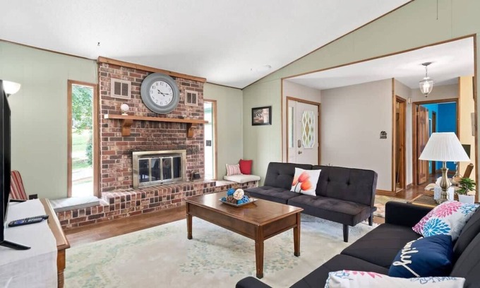 Madison House | Backyard and Near Space Center - Jolly Green Giant