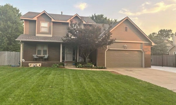 Wichita House | Backyard bliss/firepit/spacious/cozy/centrally located