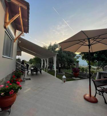 Toroni House | Backyard houses