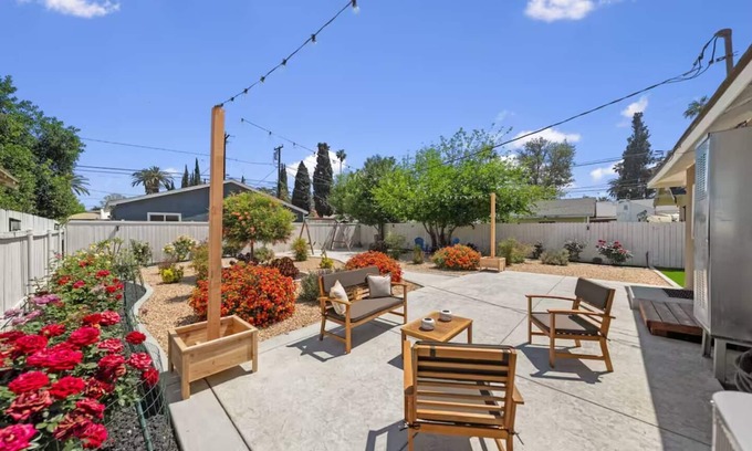 Riverside House | Backyard Oasis in the Woods Streets RCC/DWTN/CBU