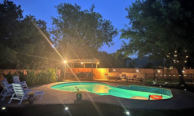 Glenhaven House | Backyard Oasis with Private Pool, SPA and Putting Green only 2 Miles from TAMU!