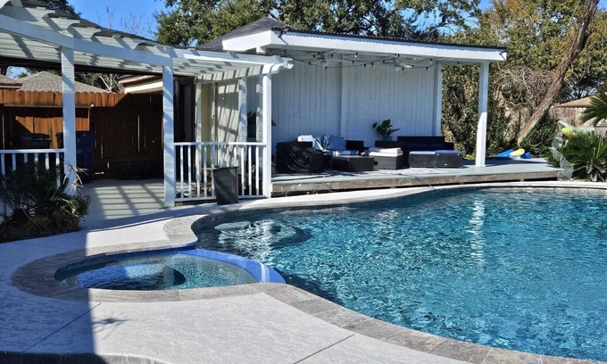 Barker House | Backyard oasis