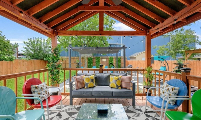 Northside House | Backyard Paradise/10 Min to DWTN/4 BR Home/Hot Tub