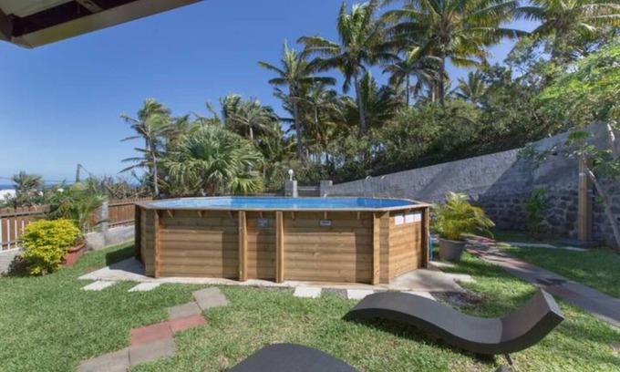 Grande Anse Ski Chalet | Badamier house with above-ground pool