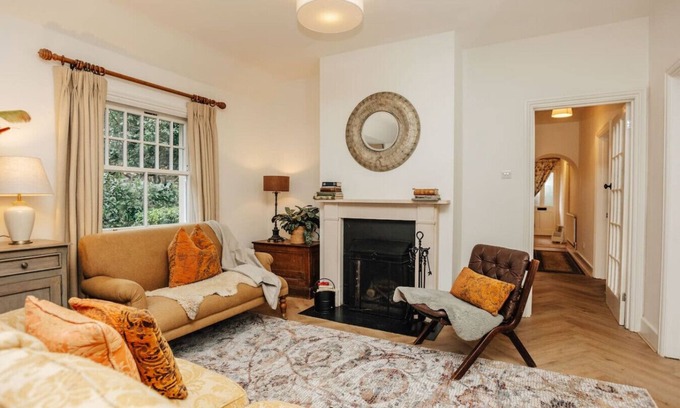 Henley-on-Thames House | Badgemore Cottage - Pet friendly, sleeps 8