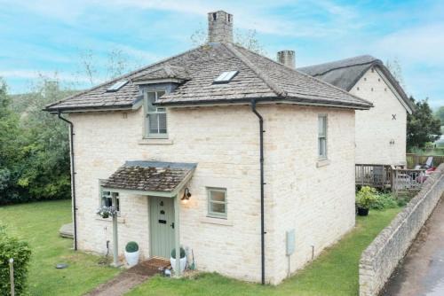 Cirencester House | Badgers Lodge MV37 Lakeside Spa Property