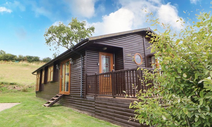 Tunstall Cottage | BADGERS RETREAT, pet friendly, with a garden in Hipswell