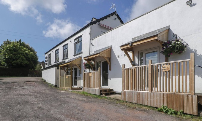 Blakeney Cottage | BADGERS SETT, pet friendly, with a garden in Blakeney