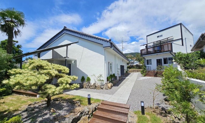 Seogwipo City House | Baerongnamu Private Stay