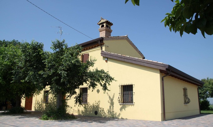 Bagnacavallo House | Bagnacavallo: Villa with large garden in the heart of the Golden Triangle of the Cities of Art