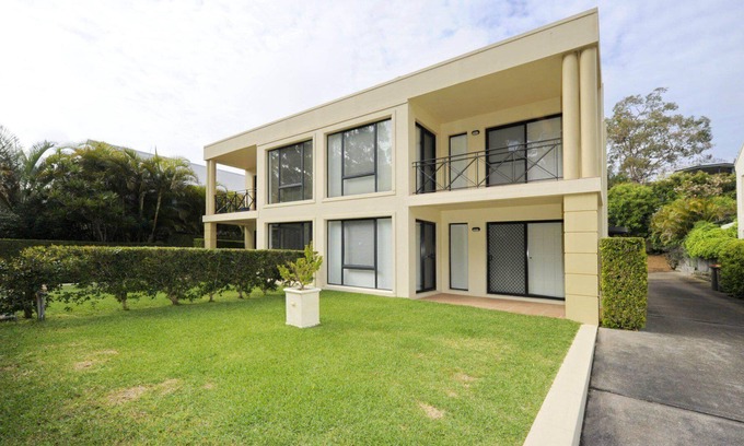 Corlette House | Bagnall Views, 2/161 Government Rd - Stylish & modern duplex across the road to the waters edge